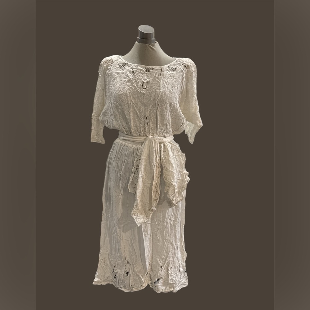Vintage: Chic Cream Textured Dress with Belt